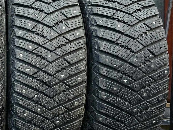 Шины R17 215 65 17 Goodyear 8mm 2tk alles