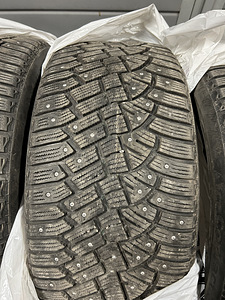 Шипованные шины Continental IceContact 2 275/40R21 T-XL (4 фото из 8)