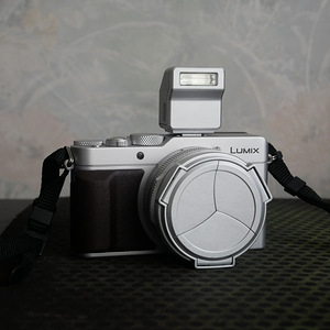 Lumix DMC-LX100 4K 12.8MP + штатив (4 фото из 5)