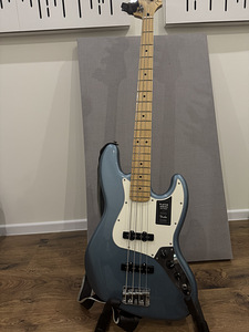 Бас-гитара ''Fender Jazz Bass'' (1 фото из 4)