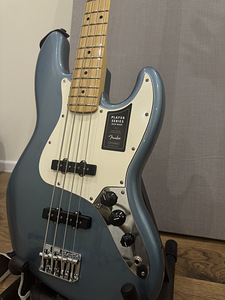 Бас-гитара ''Fender Jazz Bass'' (3 фото из 4)