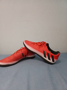 Hea Adidas Messi jalgpallijalatsid (1 foto / 4)