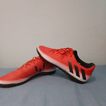 Hea Adidas Messi jalgpallijalatsid