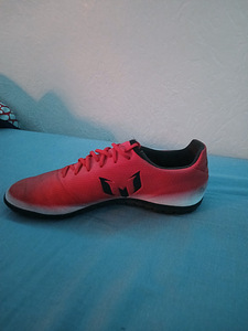 Hea Adidas Messi jalgpallijalatsid (4 foto / 4)