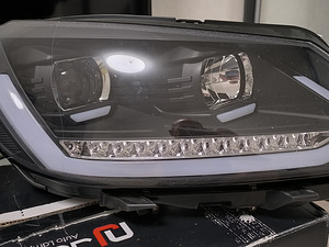 Volkswagen Touran esituled koos dünaamilise suunatulega (4 foto / 8)