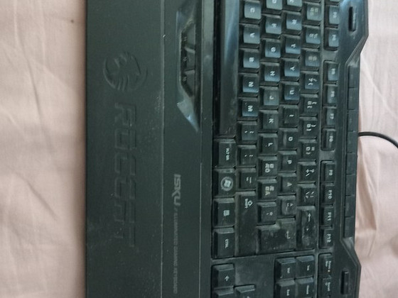 Продается компьютерная клавиатура Roccat