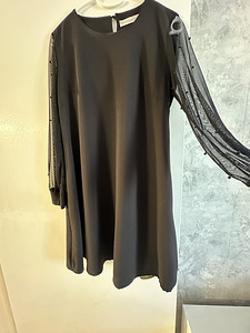 Платье праздничное (2 фото из 4)