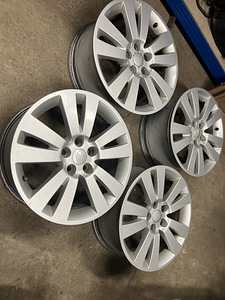Subaru Tribeca R18 valuvelgede komplekt (2 foto / 5)