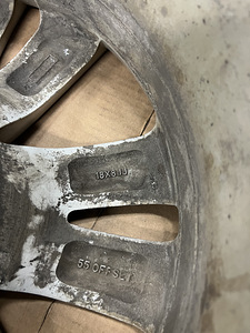 Subaru Tribeca R18 valuvelgede komplekt (4 foto / 5)