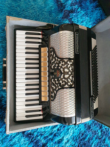 Аккордеон Hohner (1 фото из 1)