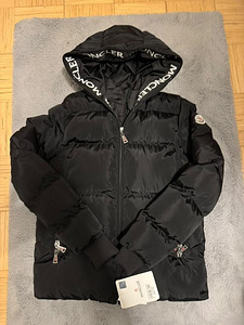 Moncler (1 фото из 3)