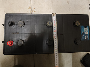 Aku 12v 180ah (2 foto / 4)