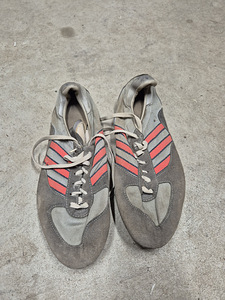 Ретро кроссовки Adidas (1 фото из 2)