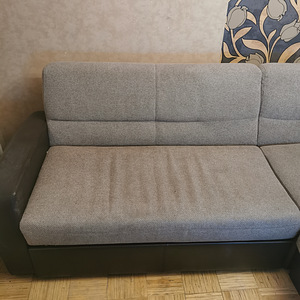 Угловой диван (2 фото из 3)