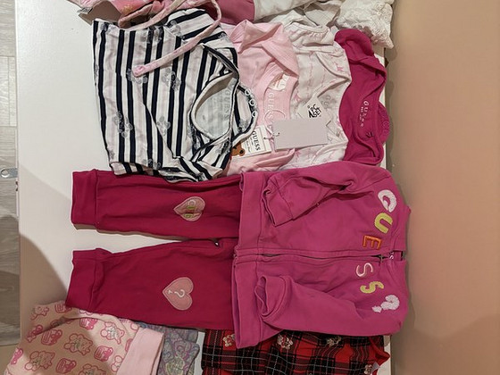 Müüa guess bodyd, dressikad, retuusid ja Elsi müts ja sall k