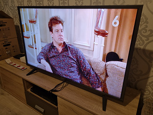 Hisense 43 uhd tv (1 foto / 3)