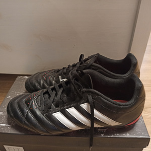 Бутсы футбольные Adidas 42,5 (1 фото из 2)