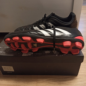 Бутсы футбольные Adidas 42,5 (2 фото из 2)