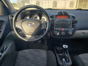 Kia Ceed (3 фото из 3)