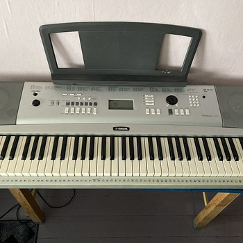 Синтезатор Yamaha PSR-550, süntesaator