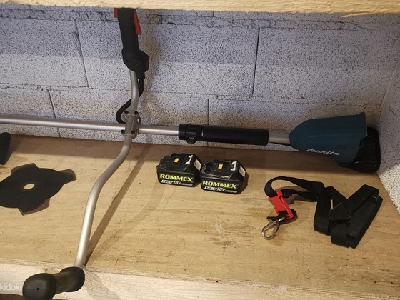 Akutrimmer Makita DUR369AZ + 2tk 18V 5.0Ah akut