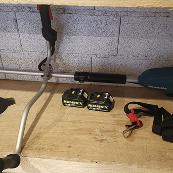 Akutrimmer Makita DUR369AZ + 2tk 18V 5.0Ah akut