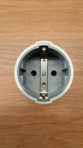 Pistikupesa maandusega 16A/ 250V (2tk) (1 foto / 3)