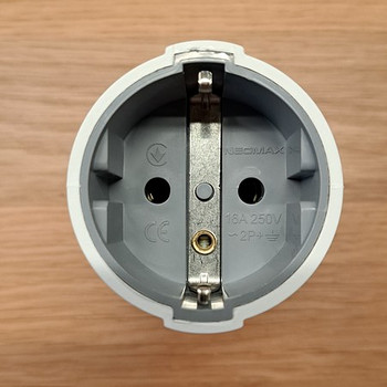 Pistikupesa maandusega 16A/ 250V (2tk)