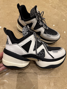 MICHAEL KORS , размер 9,5M (2 фото из 9)