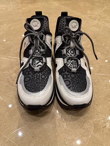 MICHAEL KORS , размер 9,5M (6 фото из 9)