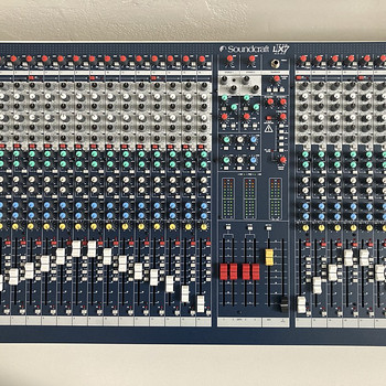 Аналоговый микшерный пульт Soundcraft LX7II с 24 каналами