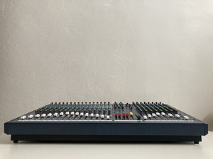 Аналоговый микшерный пульт Soundcraft LX7II с 24 каналами (6 фото из 6)
