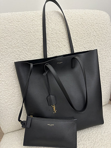 Saint Laurent (2 фото из 4)
