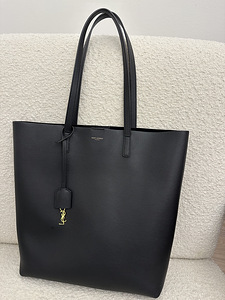 Saint Laurent (3 фото из 4)