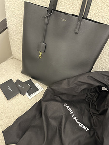 Saint Laurent (4 фото из 4)