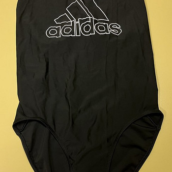 Ujumistrikoo Adidas