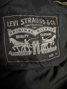 Мужская зимняя куртка Levi's (3 фото из 3)
