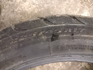 225/45R17 (3 фото из 4)