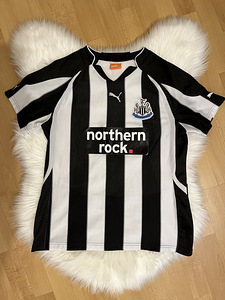 NEWCASTLE UNITED 2010/2011 HOME FOOTBALL SHIRT (jalgpall) (1 foto / 4)