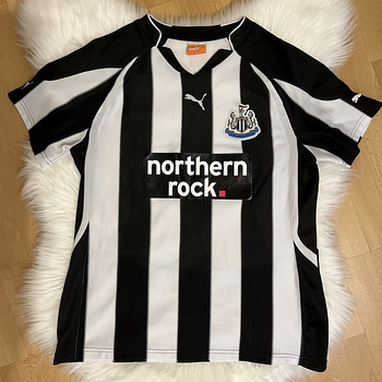 NEWCASTLE UNITED 2010/2011 HOME FOOTBALL SHIRT (jalgpall)