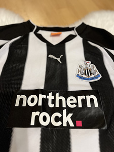 NEWCASTLE UNITED 2010/2011 HOME FOOTBALL SHIRT (jalgpall) (2 foto / 4)