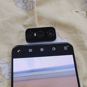 Asus Zenfone 8 flip (5 фото из 7)