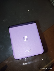 Motorola, Razer40 (1 foto / 9)
