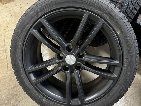 245/45 R19