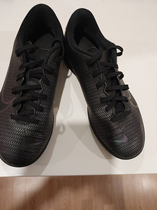Кроссовки NIKE (1 фото из 2)