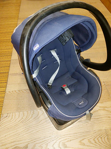 Детское автокресло Chicco (2 фото из 4)