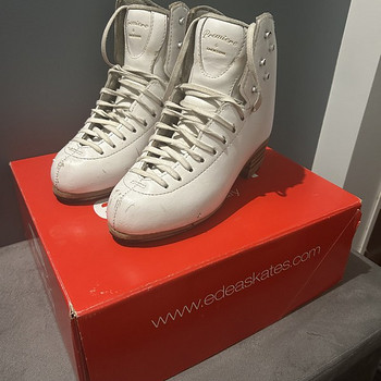 Фигурные ботинки Jackson