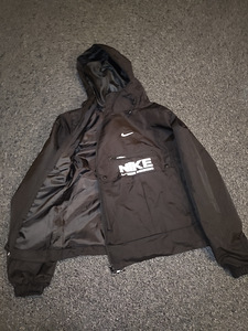 Куртка Nike размер L (2 фото из 2)