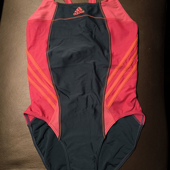 Как новый купальник Adidas, s. S
