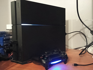 Müün PlayStation 4 heas seisukorras ja rooliga (1 foto / 3)